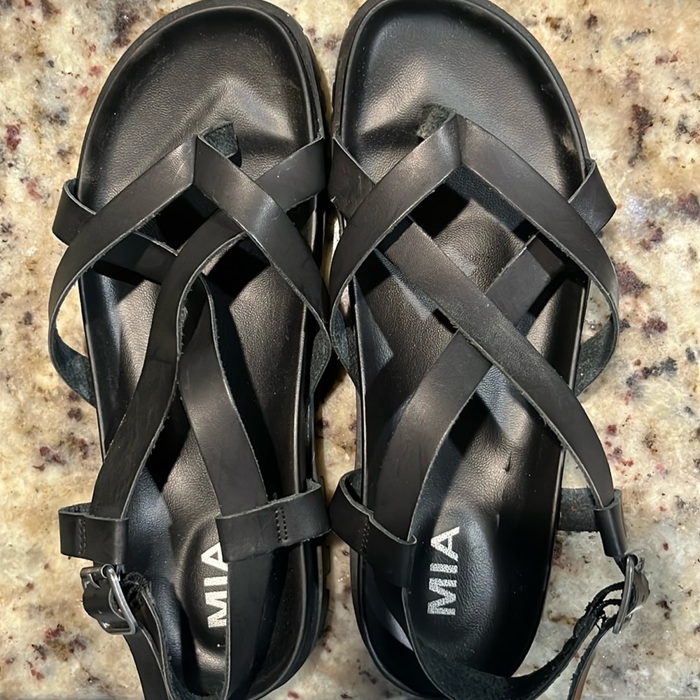 MIA size 8.5 arch support black sandall very comfortable